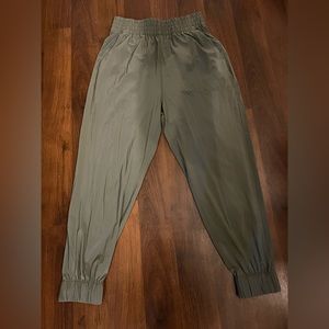 Vuori Villa Jogger (Sage Green)